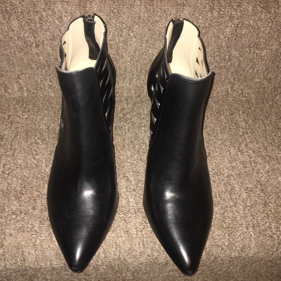 ❤️ NWT Adrienne Vittadini Genuine Leather Booties - Picture 2 of 8
